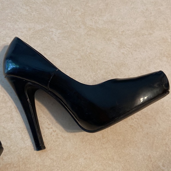 Worn Jules + James Black Pumps, 7 - Picture 6 of 7